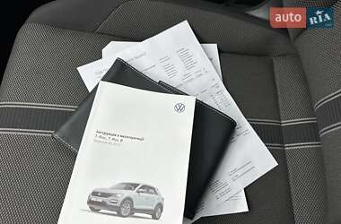 Внедорожник / Кроссовер Volkswagen T-Roc 2021 в 