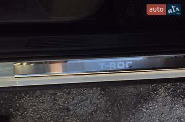 Внедорожник / Кроссовер Volkswagen T-Roc 2019 в 