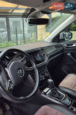 Внедорожник / Кроссовер Volkswagen T-Roc 2019 в 