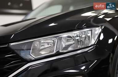Внедорожник / Кроссовер Volkswagen T-Roc 2020 в 