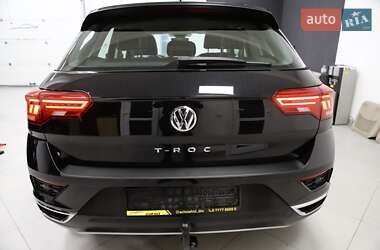 Внедорожник / Кроссовер Volkswagen T-Roc 2020 в 