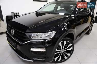 Внедорожник / Кроссовер Volkswagen T-Roc 2020 в 