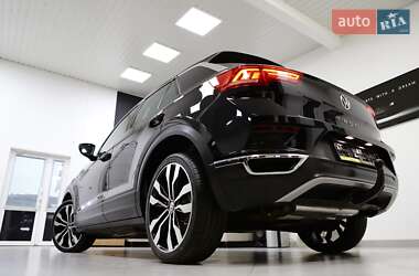 Внедорожник / Кроссовер Volkswagen T-Roc 2020 в 