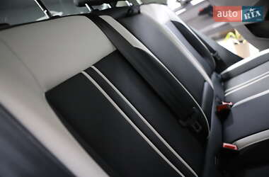 Внедорожник / Кроссовер Volkswagen T-Roc 2020 в 
