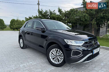 Внедорожник / Кроссовер Volkswagen T-Roc 2023 в 