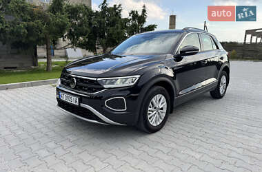 Внедорожник / Кроссовер Volkswagen T-Roc 2023 в 