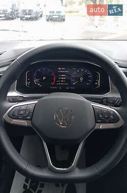 Внедорожник / Кроссовер Volkswagen T-Roc 2024 в 