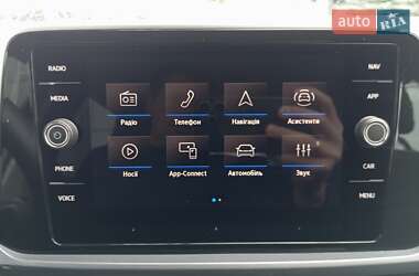 Внедорожник / Кроссовер Volkswagen T-Roc 2024 в 