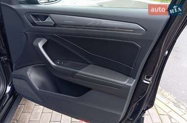 Внедорожник / Кроссовер Volkswagen T-Roc 2024 в 