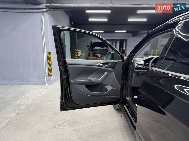 Позашляховик / Кросовер Volkswagen T-Roc 2020 в Чернівцях фото 7 Позашляховик / Кросовер Volkswagen T-Roc 2020 в Чернівцях