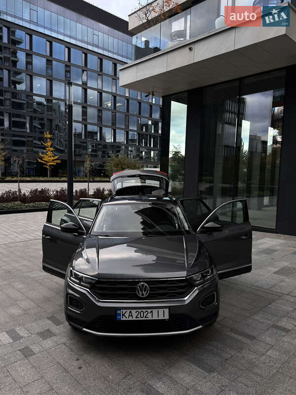 Внедорожник / Кроссовер Volkswagen T-Roc 2018 в Киеве