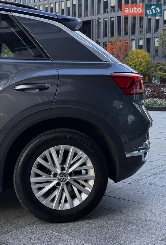 Внедорожник / Кроссовер Volkswagen T-Roc 2018 в Киеве