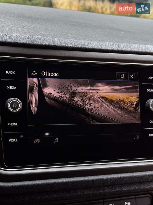 Внедорожник / Кроссовер Volkswagen T-Roc 2018 в Киеве