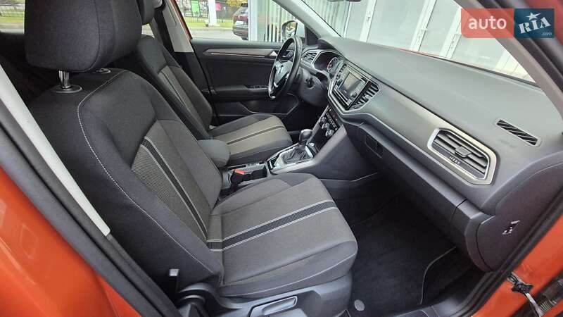 Внедорожник / Кроссовер Volkswagen T-Roc 2020 в Киеве