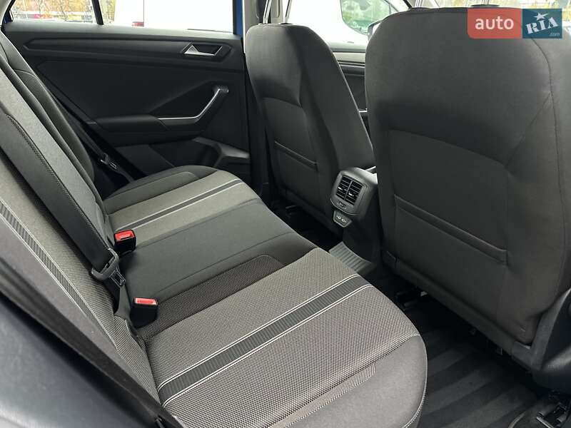 Внедорожник / Кроссовер Volkswagen T-Roc 2021 в Киеве фото 10 Внедорожник / Кроссовер Volkswagen T-Roc 2021 в Киеве