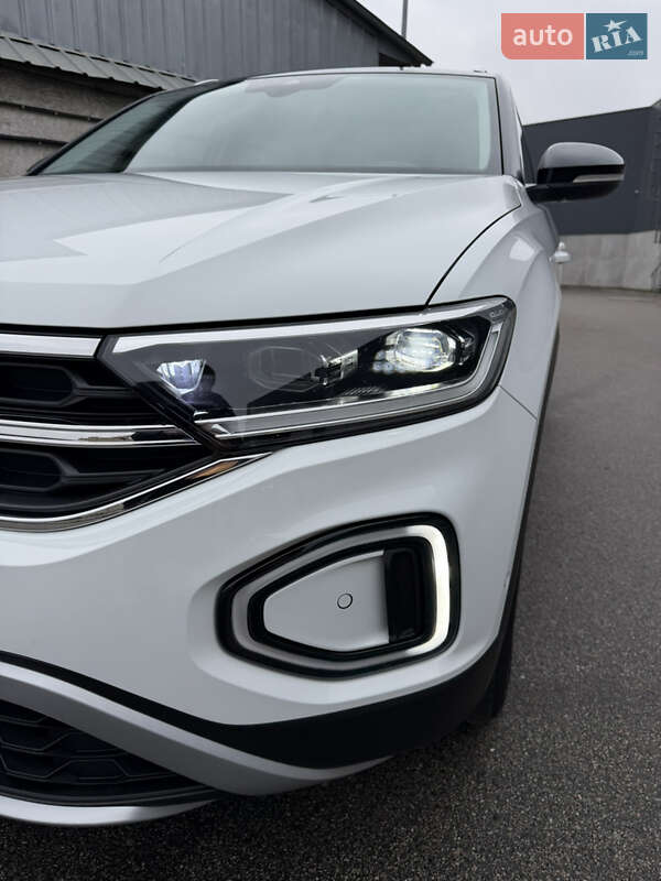 Внедорожник / Кроссовер Volkswagen T-Roc 2023 в Киеве