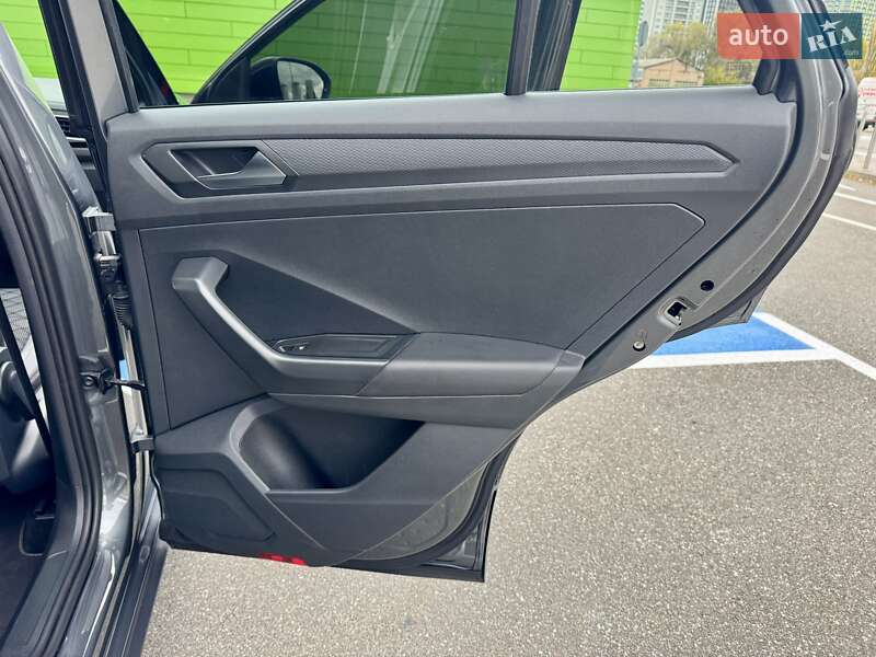 Позашляховик / Кросовер Volkswagen T-Roc 2024 в Києві