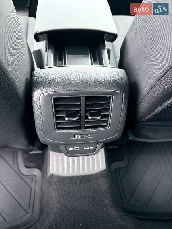 Позашляховик / Кросовер Volkswagen T-Roc 2023 в Івано-Франківську