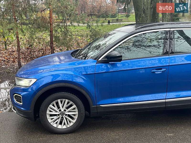 Внедорожник / Кроссовер Volkswagen T-Roc 2021 в Киеве