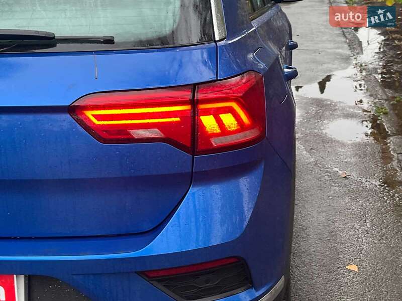 Внедорожник / Кроссовер Volkswagen T-Roc 2021 в Киеве