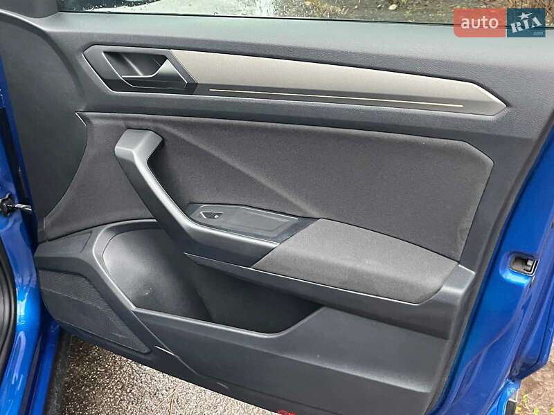 Внедорожник / Кроссовер Volkswagen T-Roc 2021 в Киеве