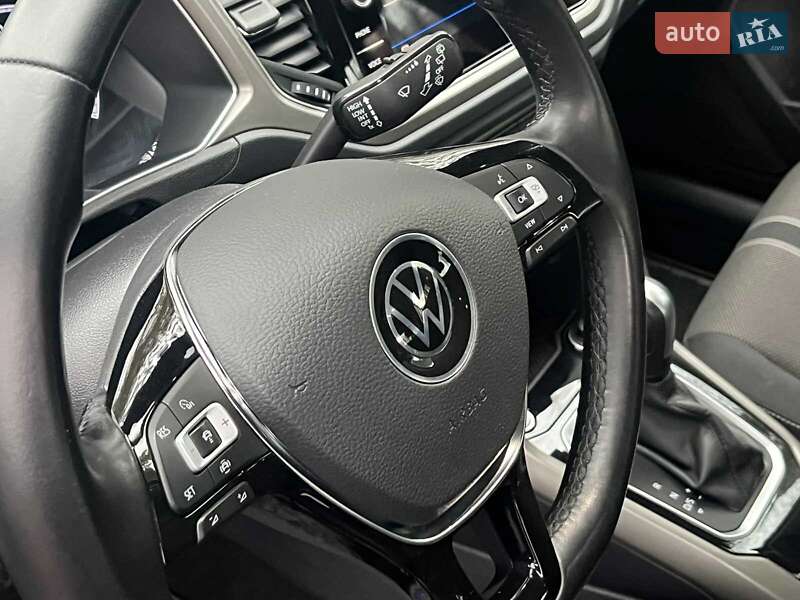 Внедорожник / Кроссовер Volkswagen T-Roc 2021 в Киеве