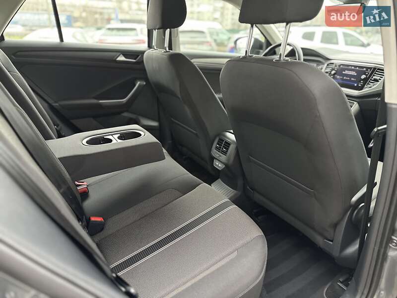 Внедорожник / Кроссовер Volkswagen T-Roc 2021 в Киеве