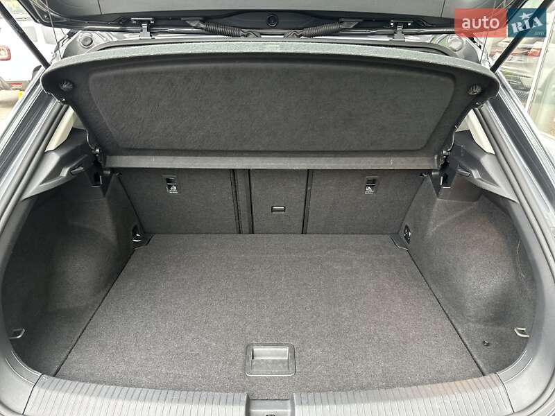 Внедорожник / Кроссовер Volkswagen T-Roc 2021 в Киеве