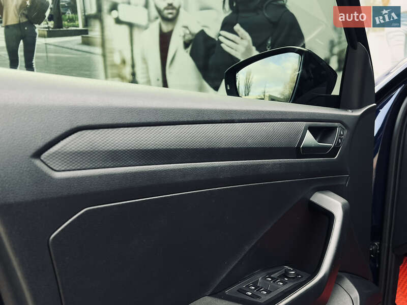 Внедорожник / Кроссовер Volkswagen T-Roc 2019 в Одессе