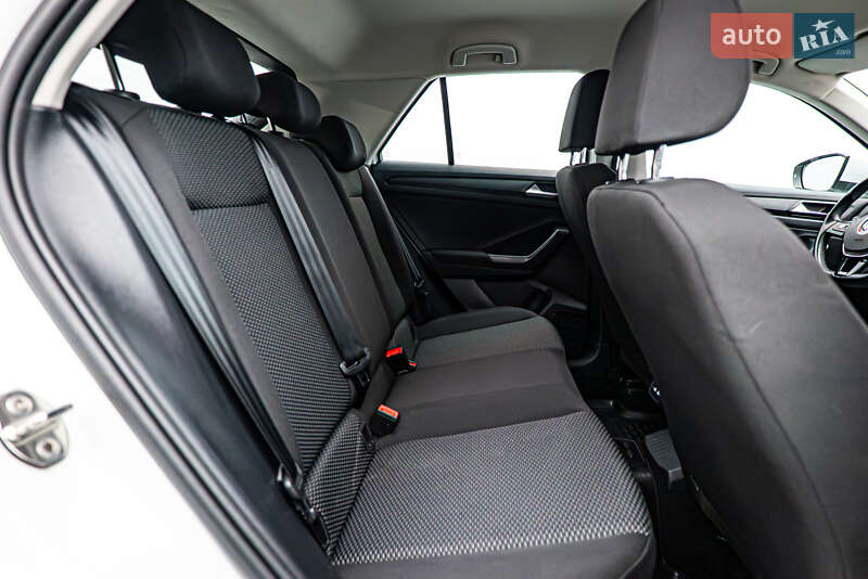 Позашляховик / Кросовер Volkswagen T-Roc 2021 в Києві