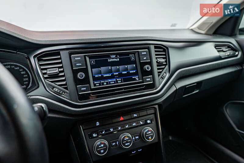 Позашляховик / Кросовер Volkswagen T-Roc 2021 в Києві