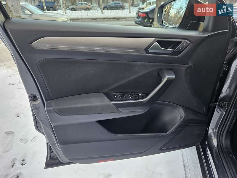 Позашляховик / Кросовер Volkswagen T-Roc 2020 в Києві фото 17 Позашляховик / Кросовер Volkswagen T-Roc 2020 в Києві