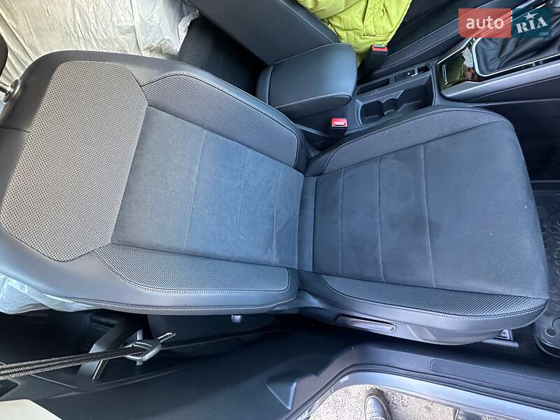 Внедорожник / Кроссовер Volkswagen T-Roc 2023 в Киеве