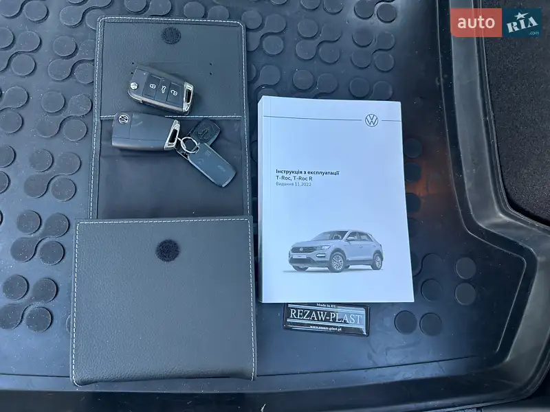 Внедорожник / Кроссовер Volkswagen T-Roc 2023 в Киеве документ