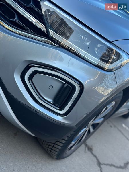 Внедорожник / Кроссовер Volkswagen T-Roc 2023 в Киеве