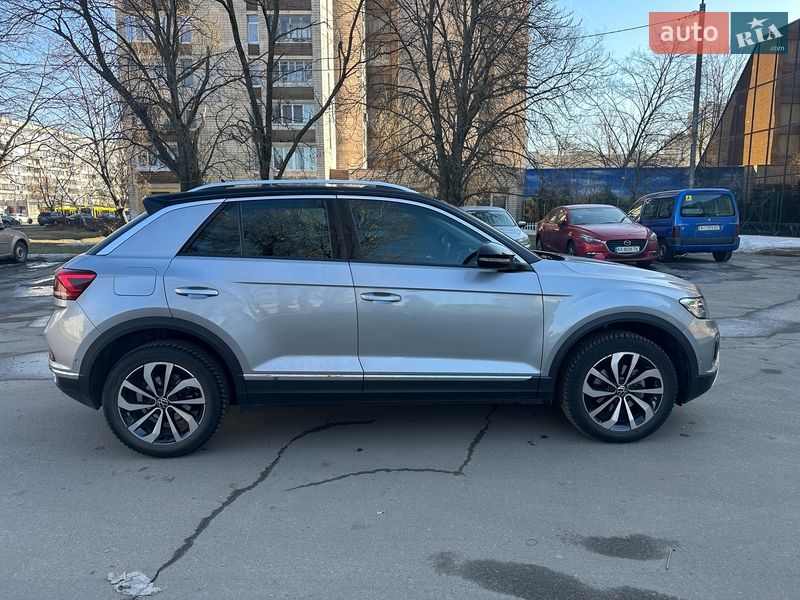Внедорожник / Кроссовер Volkswagen T-Roc 2023 в Киеве