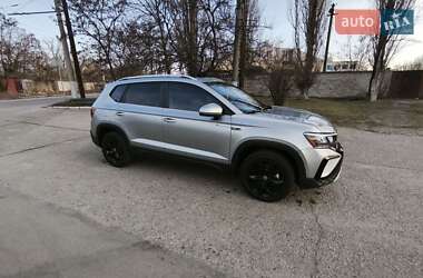 Позашляховик / Кросовер Volkswagen Taos 2024 в 