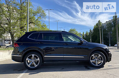 Позашляховик / Кросовер Volkswagen Tiguan Allspace 2018 в 