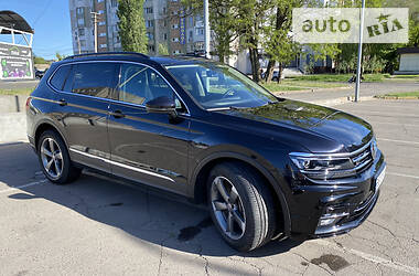 Позашляховик / Кросовер Volkswagen Tiguan Allspace 2018 в 