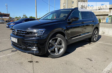 Позашляховик / Кросовер Volkswagen Tiguan Allspace 2018 в 