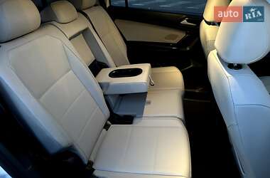 Внедорожник / Кроссовер Volkswagen Tiguan Allspace 2018 в 