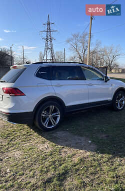 Позашляховик / Кросовер Volkswagen Tiguan Allspace 2019 в 