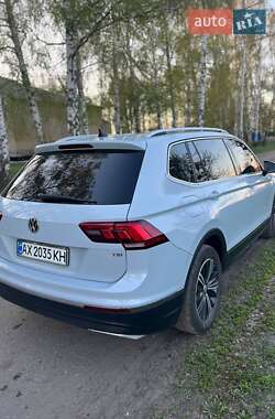 Внедорожник / Кроссовер Volkswagen Tiguan Allspace 2017 в 
