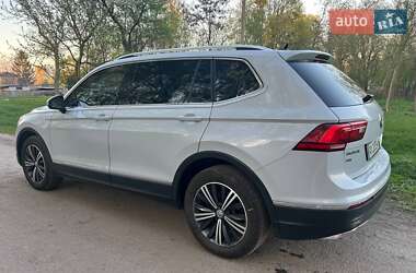 Внедорожник / Кроссовер Volkswagen Tiguan Allspace 2017 в 
