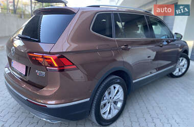 Внедорожник / Кроссовер Volkswagen Tiguan Allspace 2018 в 