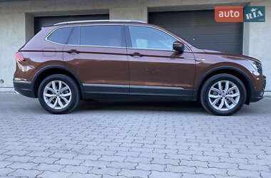 Внедорожник / Кроссовер Volkswagen Tiguan Allspace 2018 в 