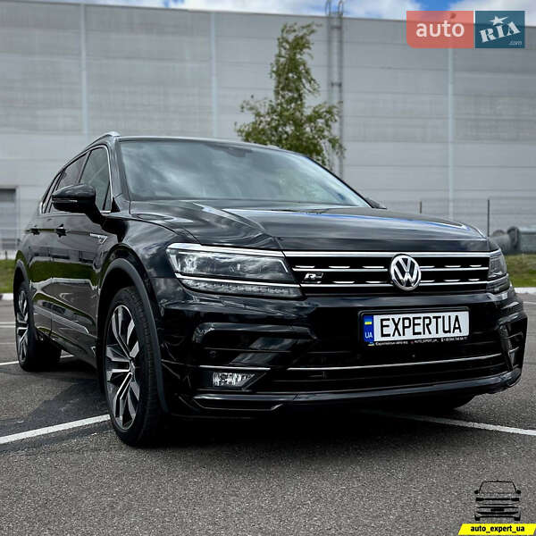 Позашляховик / Кросовер Volkswagen Tiguan Allspace 2018 в 