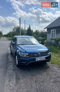 Внедорожник / Кроссовер Volkswagen Tiguan Allspace 2018 в 