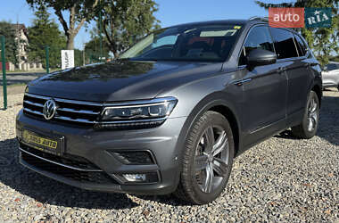 Внедорожник / Кроссовер Volkswagen Tiguan Allspace 2017 в 