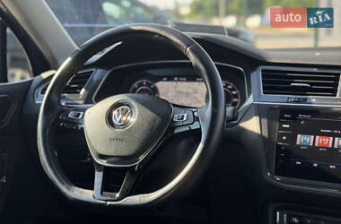 Внедорожник / Кроссовер Volkswagen Tiguan Allspace 2017 в 